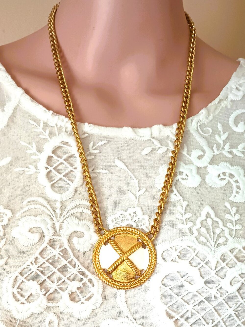 Vtg Napier White Enamel Necklace 22" Nautical Pendant Gold Tone Chunky Chain